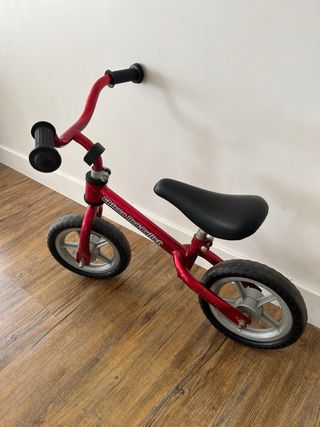 Bicicleta infantil sin pedales  Chicco roja