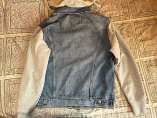 Cazadora Levi's vaquera con capucha