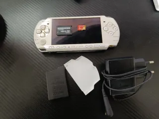 PSP 3000 Blanca Sony + Cargador