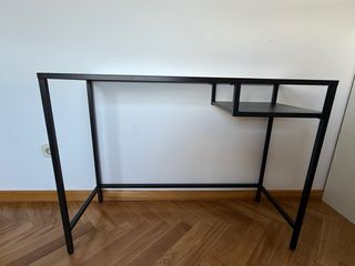Scrivania Ikea in vetro e metallo nero