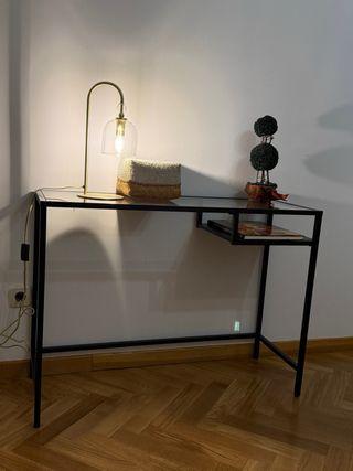 Scrivania Ikea in vetro e metallo nero