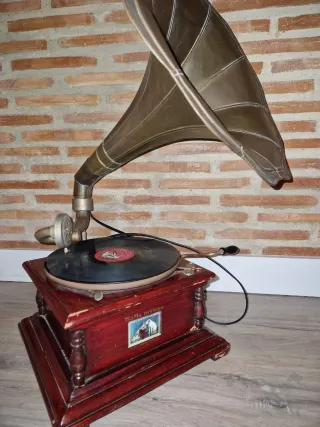 Gramola antigua His Master's Voice