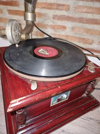 Gramola antigua His Master's Voice