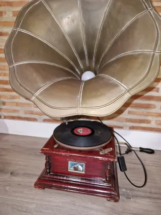 Gramola antigua His Master's Voice