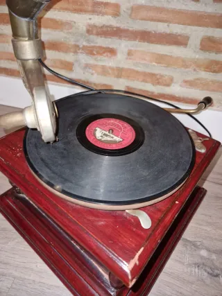 Gramola antigua His Master's Voice
