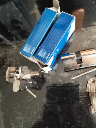 2 Cilindros de Segurança Tesa Novos