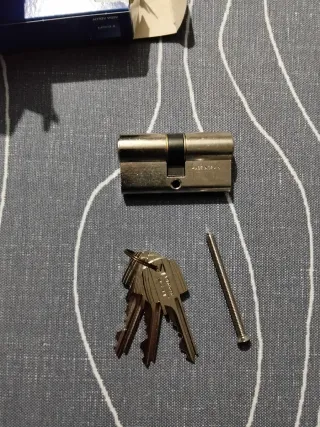 2 Cilindros de Segurança Tesa Novos