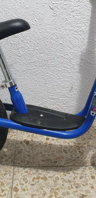Bicicleta sin pedales Puky azul