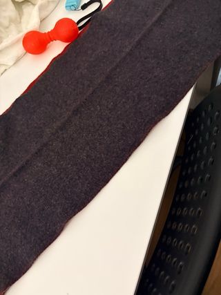 Bufanda Loewe unisex gris y roja