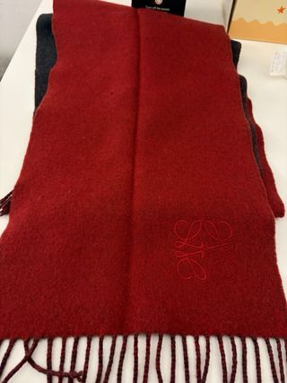 Bufanda Loewe unisex gris y roja