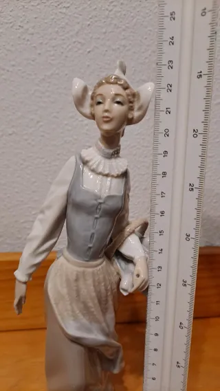 Figura Lladró chica holandesa con cesta