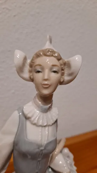 Figura Lladró chica holandesa con cesta