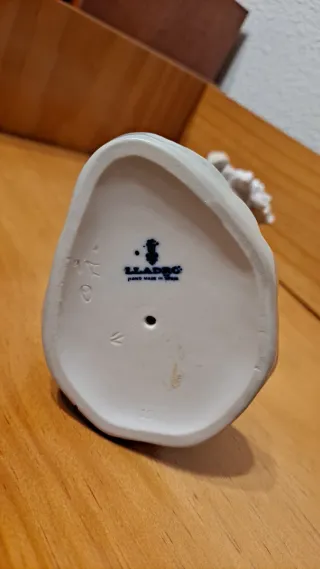 Figura Lladró chica holandesa con cesta