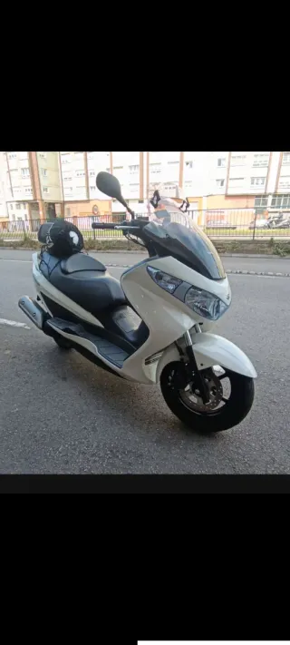 Suzuki Burgman 125 Scooter Blanco
