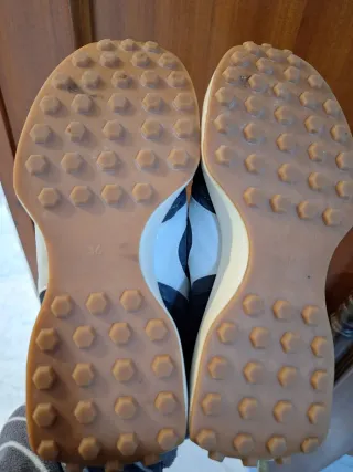 Zapatillas Corina negras y grises