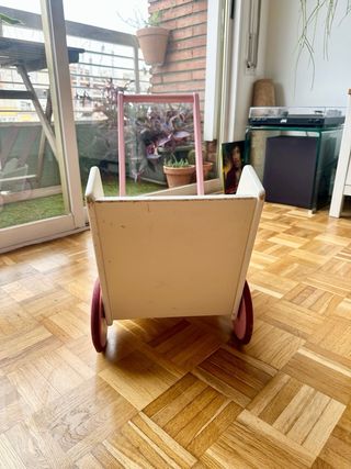 Carro de juguete de madera rosa