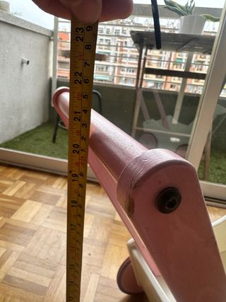 Carro de juguete de madera rosa