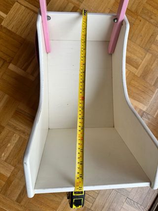 Carro de juguete de madera rosa