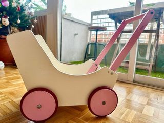 Carro de juguete de madera rosa
