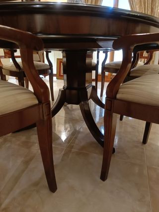Mesa de comedor de madera