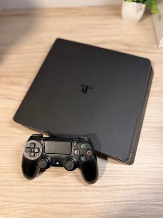 PS4 Slim 1 TB + 1 mando + Base cargadora