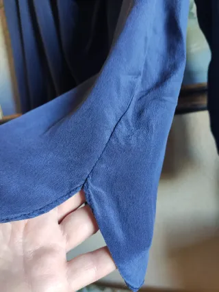 Blusa azul seda talla 3 (M).