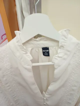 Blusa Kiabi blanca bordada talla M