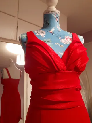 Vestido coctel corto con chal