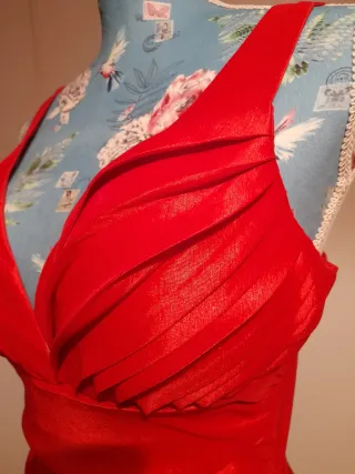 Vestido coctel corto con chal