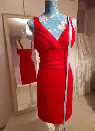 Vestido coctel corto con chal