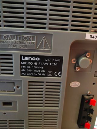 Equipo de música Lenco con 4 altavoces