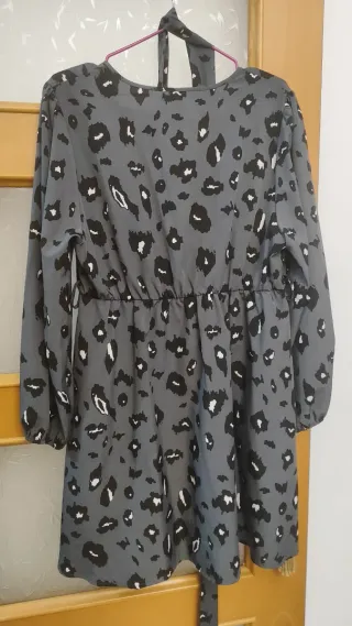 Vestido cruzado estampado leopardo gris