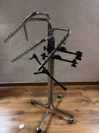 Burros para ropa metálicos y con ruedas