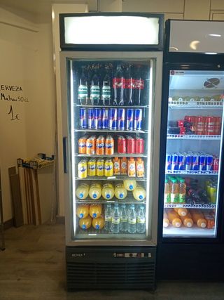 Nevera expositora de bebidas