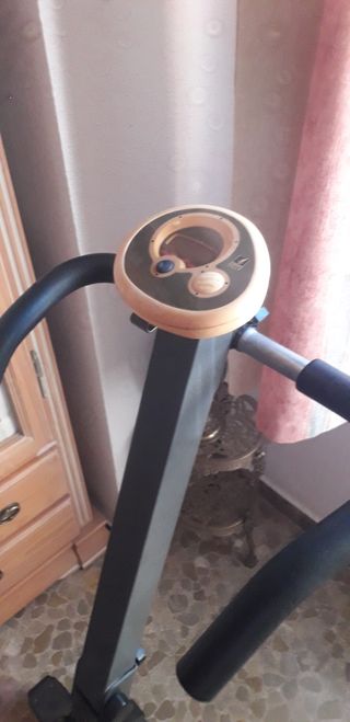 Bicicleta estática para ejercicios en casa