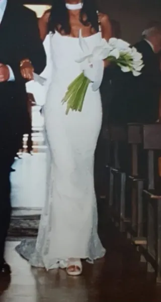 Vestido novia. Corsé, falda de corte sirena y velo