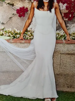 Vestido novia. Corsé, falda de corte sirena y velo