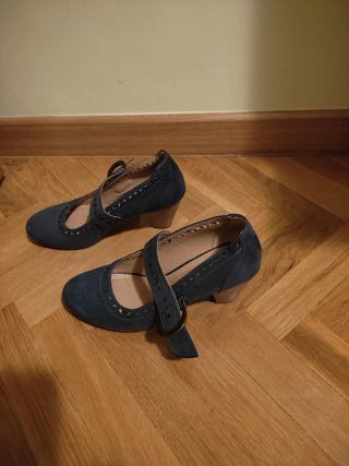 Zapatos de tacón azul marino