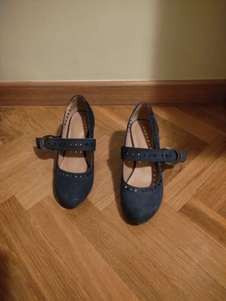 Zapatos de tacón azul marino