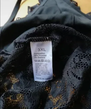 Top encaje negro sin estrenar