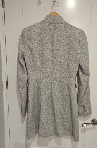 Abrigo midi gris Zara