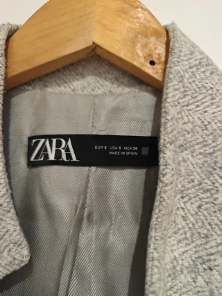 Abrigo midi gris Zara