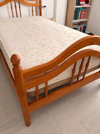 Cama individual de madera