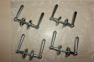 4 juegos manillas aluminio para puerta.