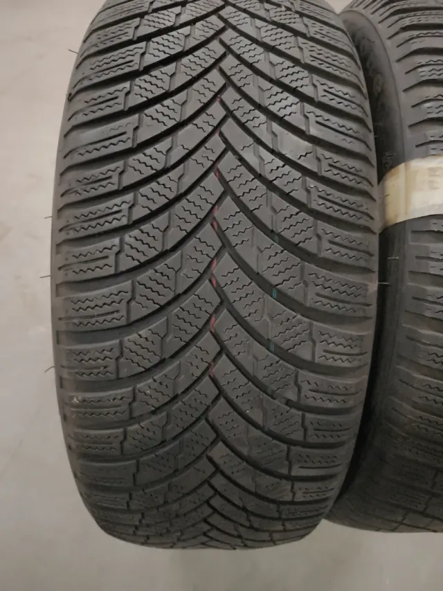 215/50R18 92V Firestone Invierno