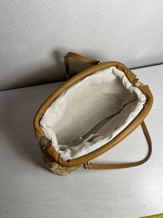 Bolso de mano dorado