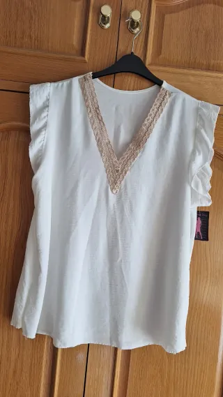 Blusa blanca con encaje