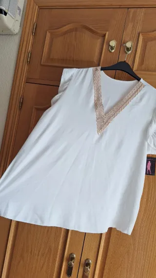 Blusa blanca con encaje