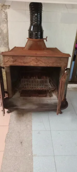 Estufa de leña antigua