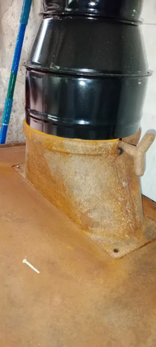 Estufa de leña antigua